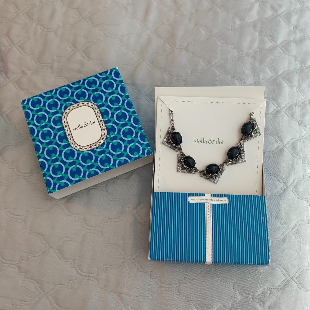 Necklace - Picture 1 of 2